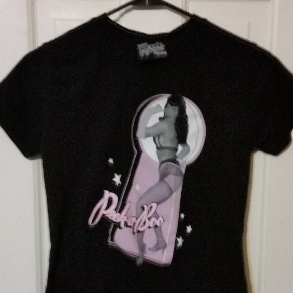 RETRO-A-GO-GO BETTIE PAGE PEEK-A-BOO!